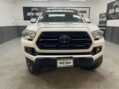 Used 2018 Toyota Tacoma SR AWD/4WD image 2