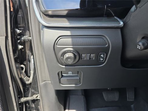 Used 2024 Jeep Wagoneer Series III w/ Premium Group I AWD/4WD image 33