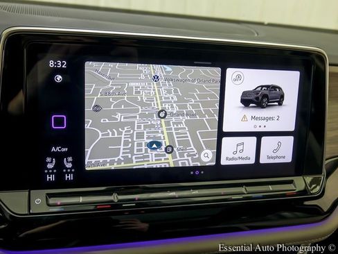 Used 2024 Volkswagen Atlas SEL Premium R-Line image 15