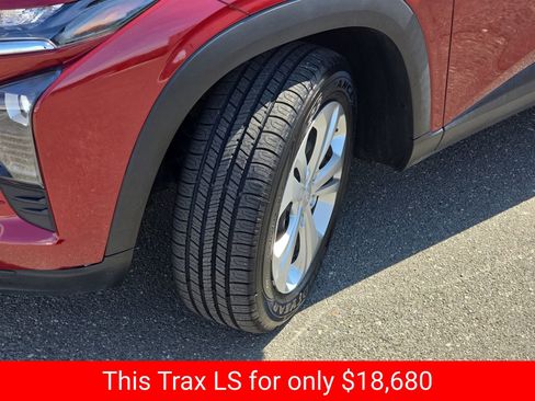 Used 2024 Chevrolet Trax LS FWD image 38