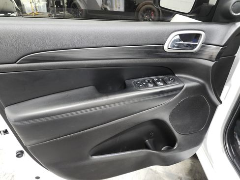 Used 2019 Jeep Grand Cherokee Altitude image 28