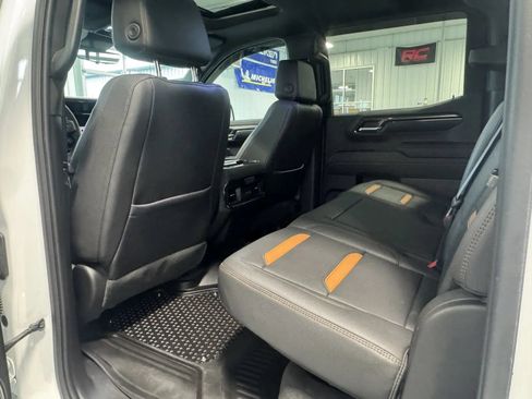 Used 2023 GMC Sierra 1500 AT4 w/ AT4 Premium Package AWD/4WD image 12