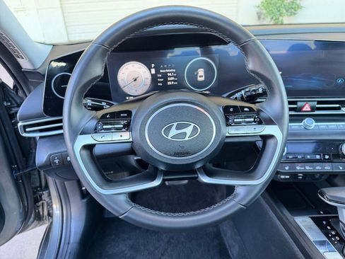 Used 2025 Hyundai Elantra SEL image 29