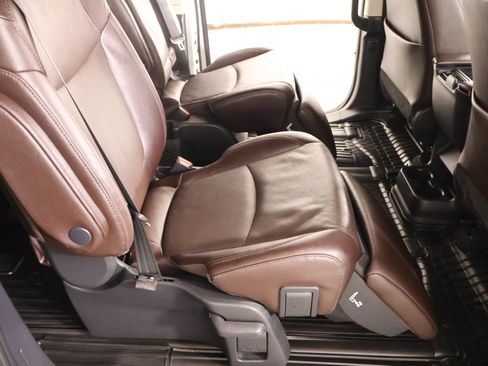 Used 2021 Toyota Sienna Platinum FWD image 16
