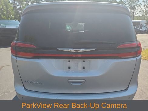 Used 2024 Chrysler Pacifica Touring FWD image 5