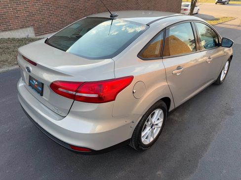 Used 2015 Ford Focus SE FWD image 11