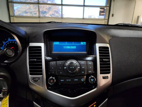 Used 2015 Chevrolet Cruze LT image 31