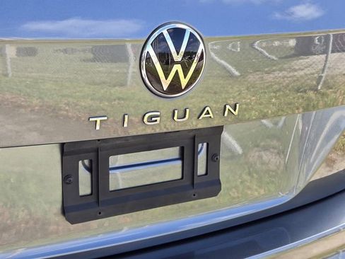 Certified 2022 Volkswagen Tiguan SE FWD image 8