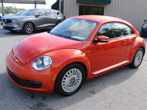 Used 2016 Volkswagen Beetle 1.8T SE FWD image 1