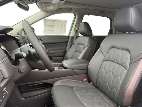 New 2026 Nissan Pathfinder Platinum w/ Cargo Package image 9