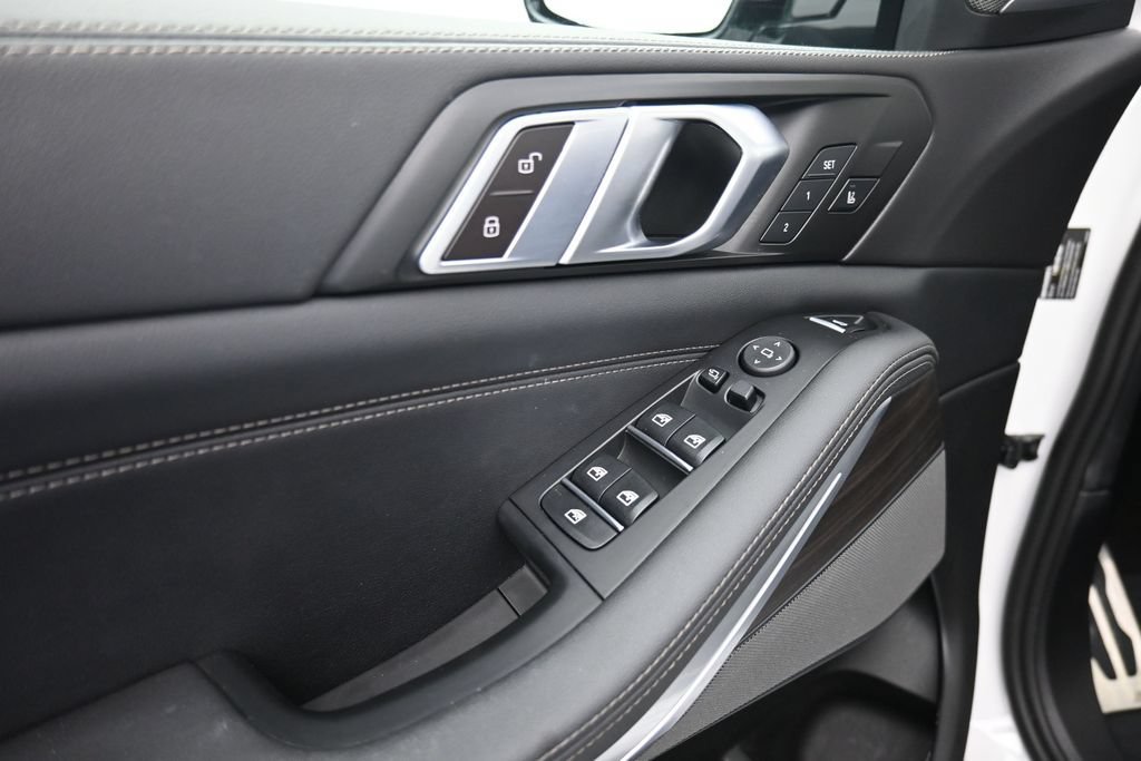 Used 2024 BMW X5 xDrive40i w/ Executive Package AWD/4WD image 9