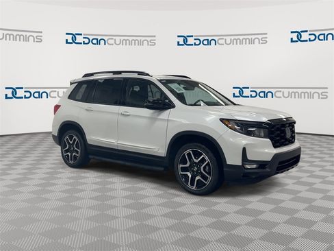 Used 2022 Honda Passport Elite image 2
