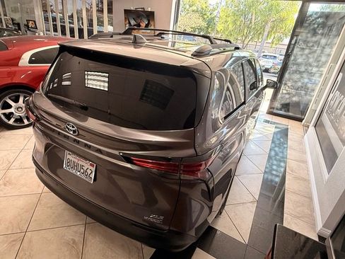 Used 2021 Toyota Sienna XLE image 23