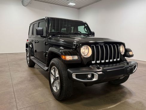 Used 2022 Jeep Wrangler Unlimited Sahara AWD/4WD image 30
