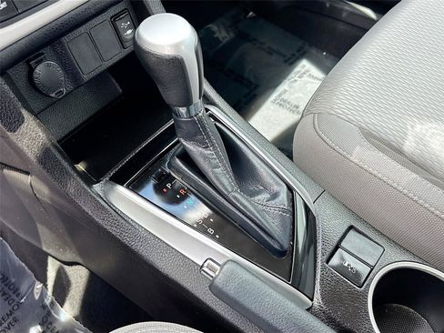 Used 2018 Toyota Corolla LE FWD image 16
