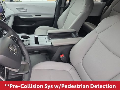 Used 2025 Toyota Sienna XLE image 15