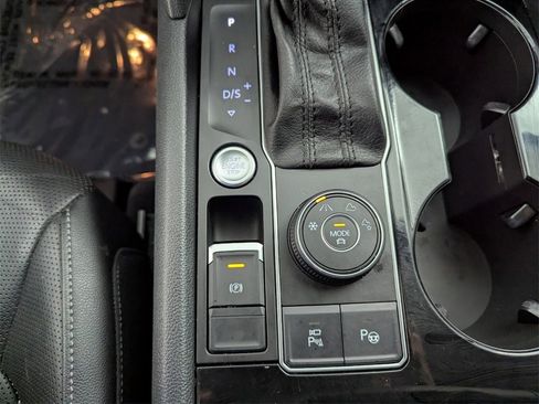 Used 2019 Volkswagen Atlas SEL Premium image 27