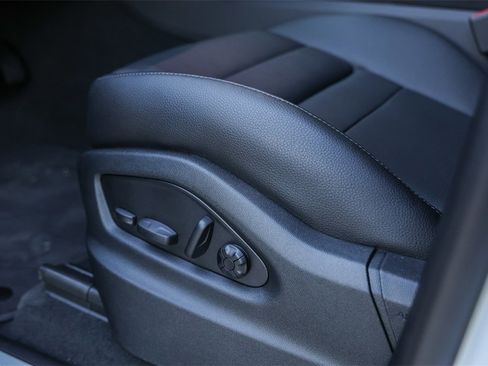 Used 2025 Porsche Cayenne image 11