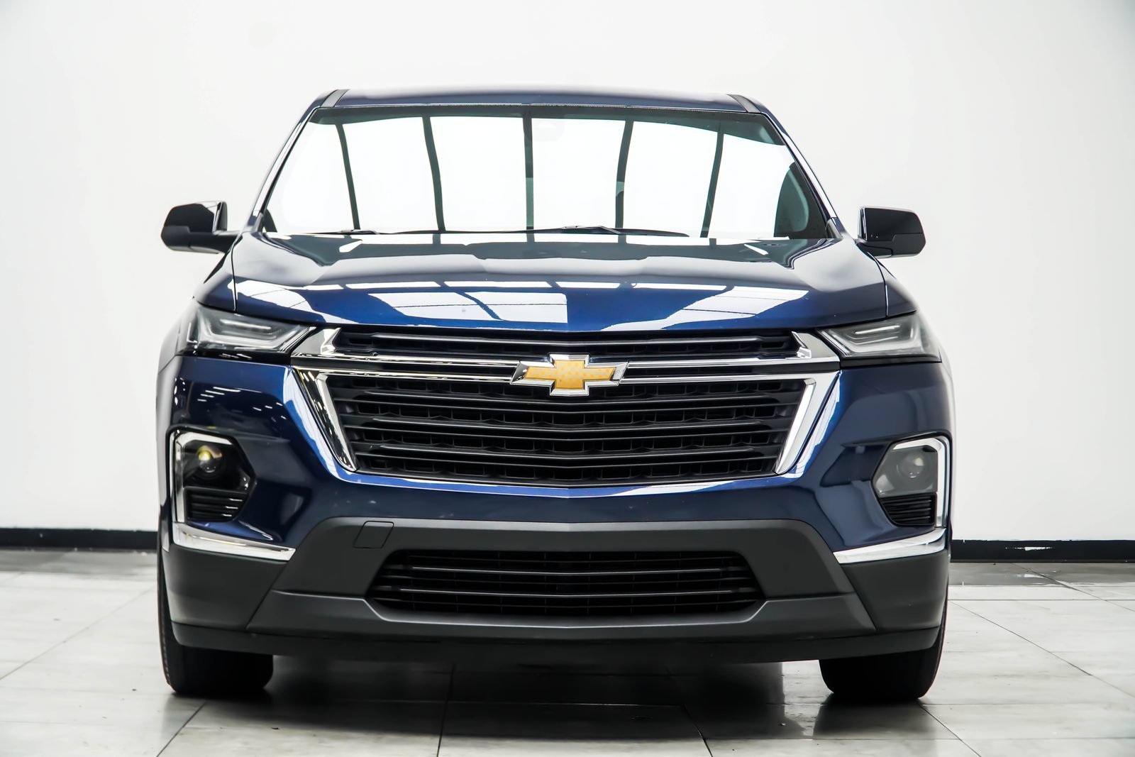 Used 2023 Chevrolet Traverse LS FWD image 8