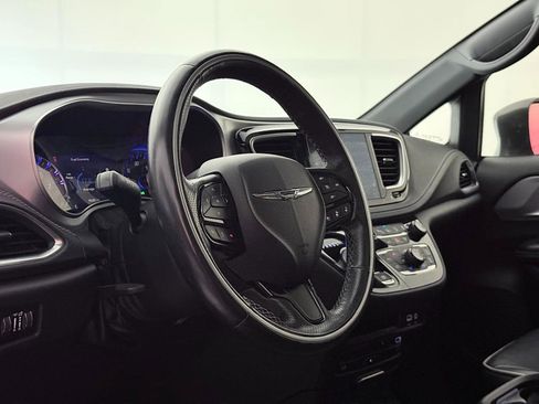 Used 2019 Chrysler Pacifica Limited w/ Advanced Safetytec Group image 21