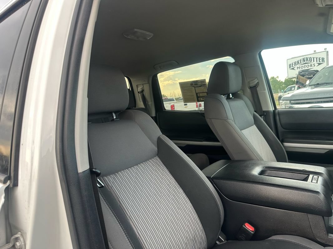 Used 2017 Toyota Tundra SR5 w/ SR5 Upgrade Package AWD/4WD image 16