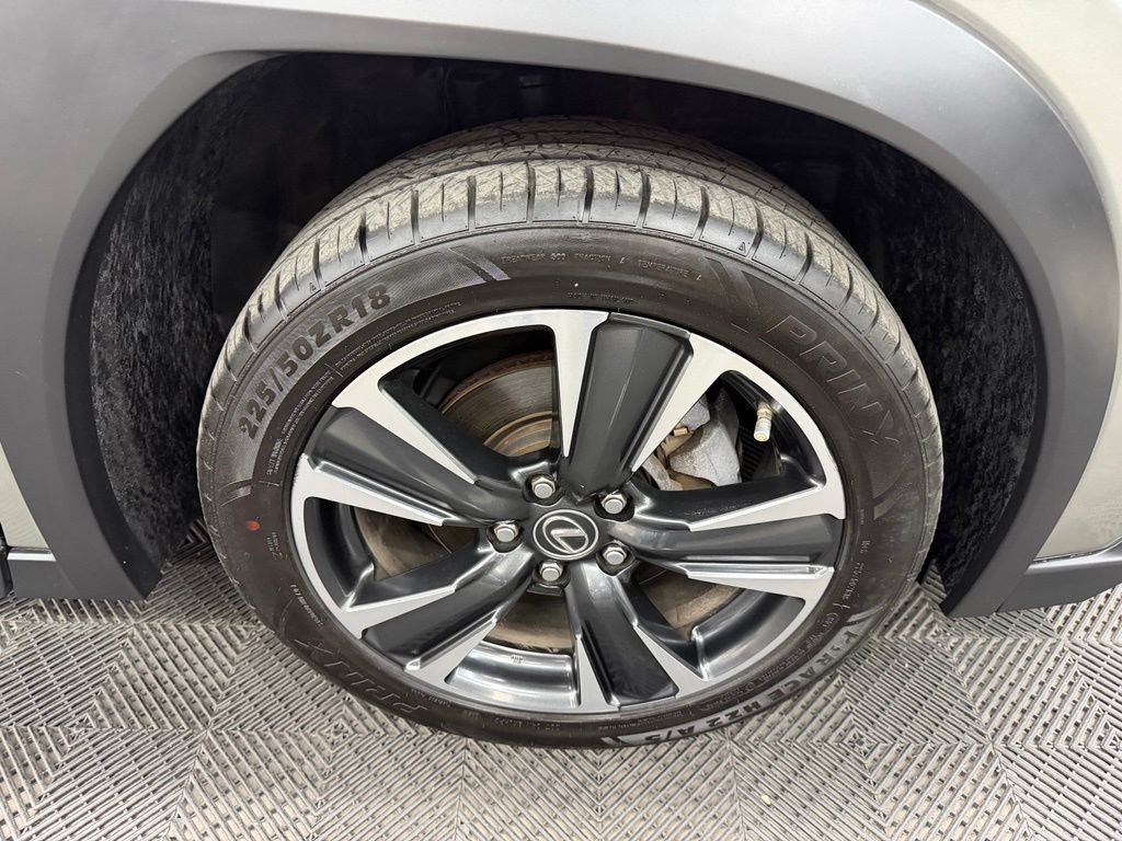 Used 2021 Lexus UX 200 w/ Accessory Package (Z1) FWD image 18