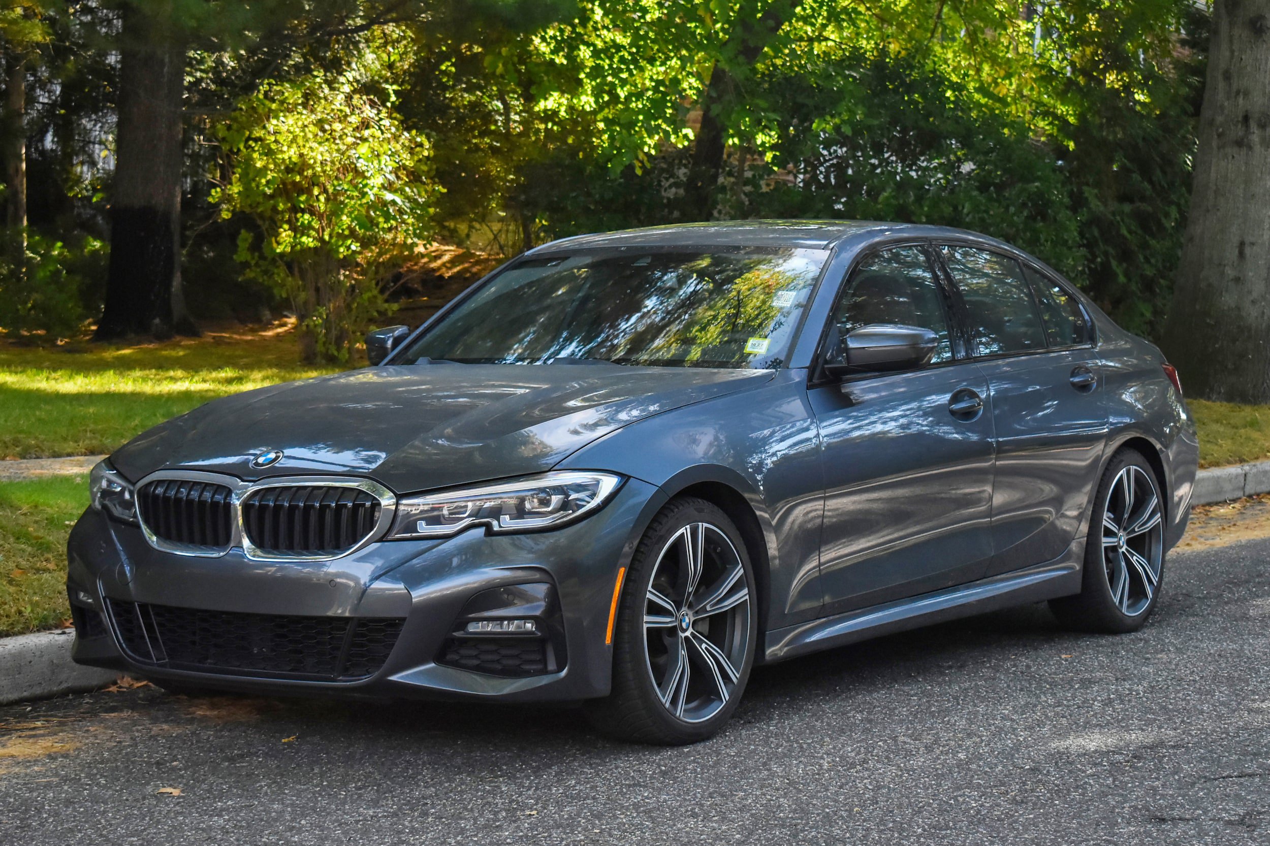 Used 2022 BMW 330i Sedan w/ M Sport Package RWD image 3