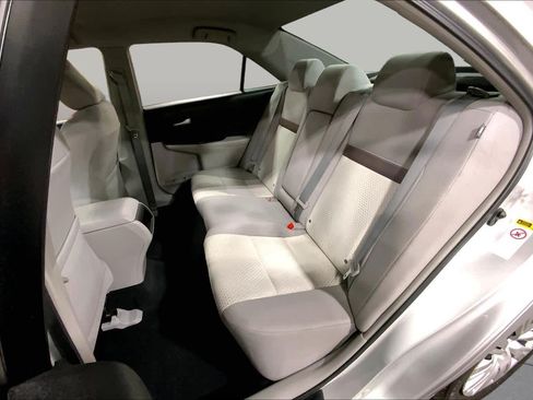Used 2014 Toyota Camry LE FWD image 21