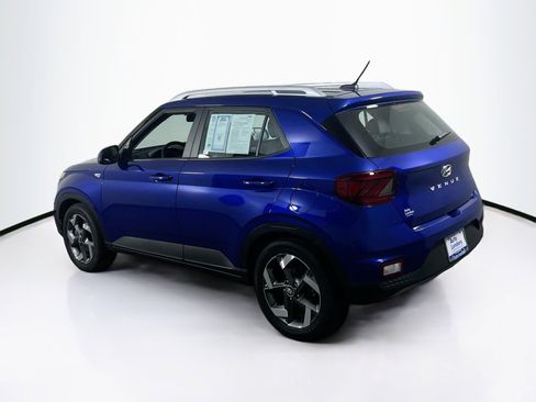 Used 2023 Hyundai Venue Limited image 7