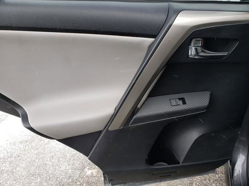 Used 2014 Toyota RAV4 Limited image 12