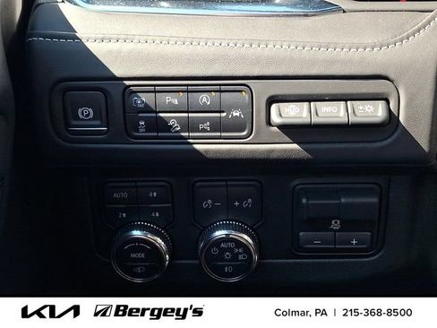 Used 2024 GMC Yukon XL Denali Ultimate AWD/4WD image 29