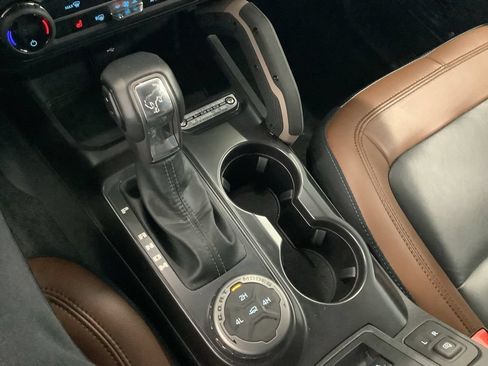 Used 2024 Ford Bronco Outer Banks AWD/4WD image 6