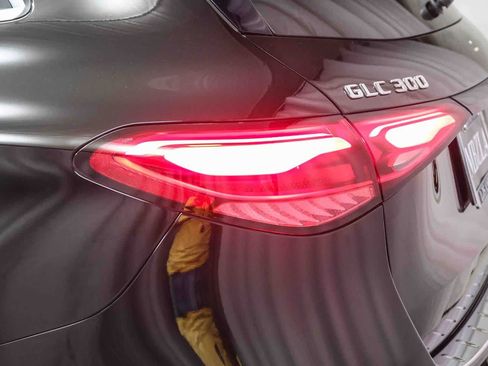 Used 2024 Mercedes-Benz GLC 300 image 6