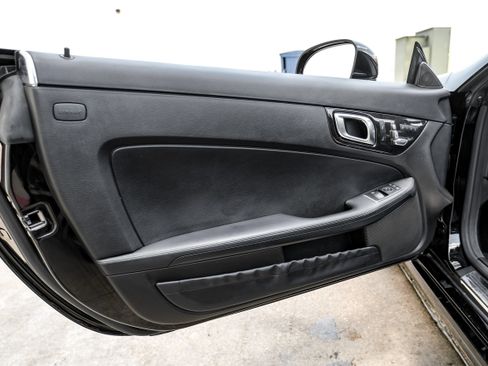 Used 2017 Mercedes-Benz SLC 300 image 35
