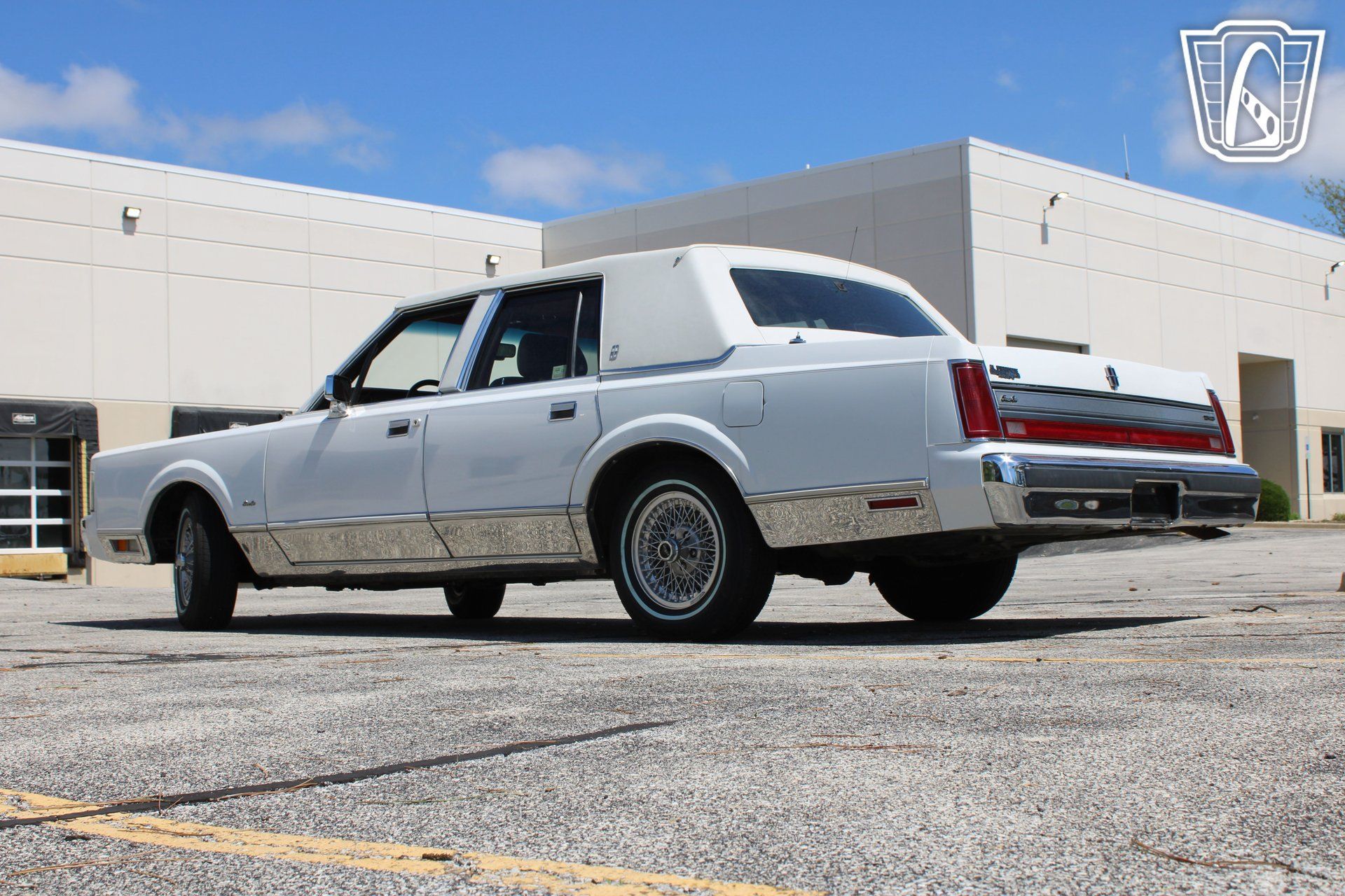 Used 1988 Lincoln Town Car Signature RWD image 9