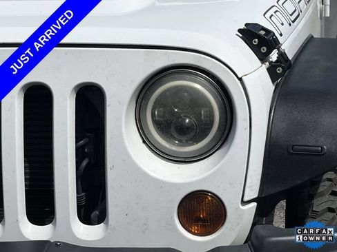 Used 2013 Jeep Wrangler Unlimited Sahara AWD/4WD image 8