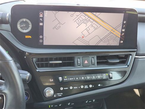 Used 2022 Lexus ES 300h w/ Premium Package image 16