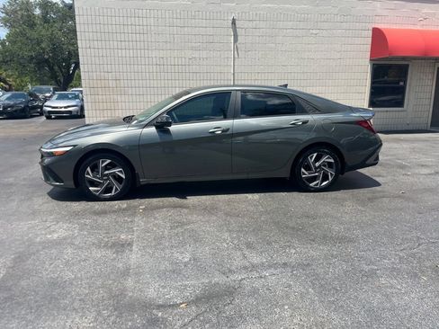 Used 2025 Hyundai Elantra Sport FWD image 2