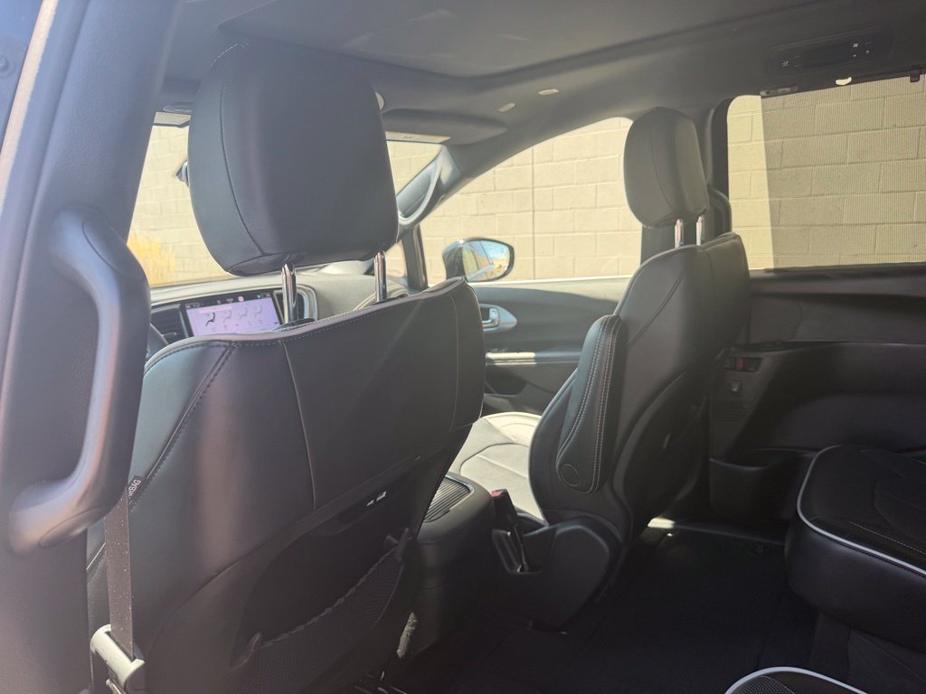 Used 2026 Chrysler Pacifica Limited FWD image 25