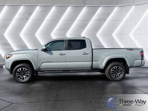 Used 2020 Toyota Tacoma TRD Sport w/ Technology Package image 2
