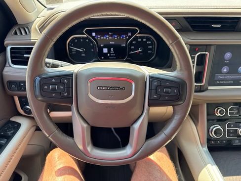 Used 2021 GMC Yukon XL Denali w/ Denali Premium Package AWD/4WD image 19