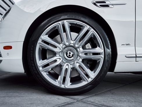 Used 2016 Bentley Continental GT image 3