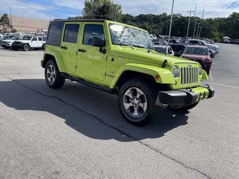 Used 2016 Jeep Wrangler Unlimited Sahara w/ Connectivity Group AWD/4WD image 6