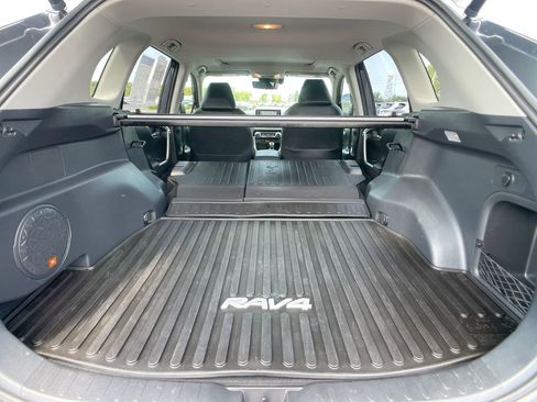 Used 2020 Toyota RAV4 Limited image 29