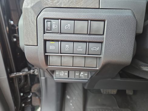 Certified 2025 Toyota Tacoma Limited AWD/4WD image 28