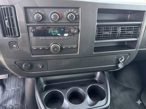 Used 2013 Chevrolet Express 2500 RWD image 28