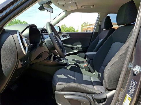 Used 2025 Kia Soul LX w/ LX Technology Package image 13