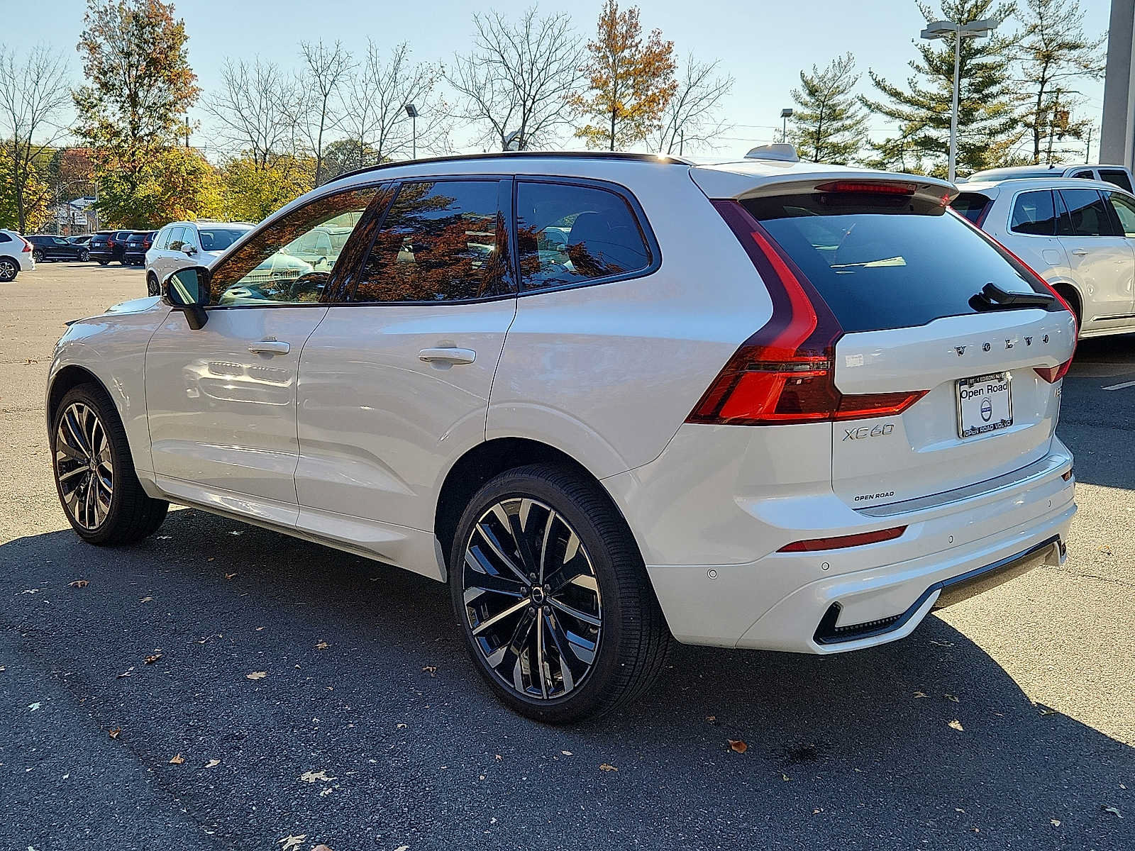 Used 2027 Volvo XC60 B5 Ultra AWD/4WD image 4