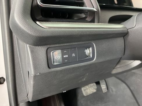 Used 2025 Chevrolet Traverse LT image 29