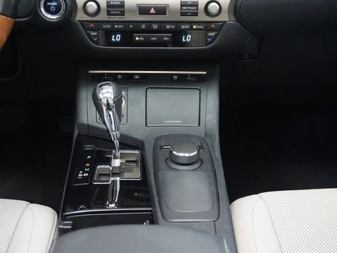 Used 2013 Lexus ES 300h image 17